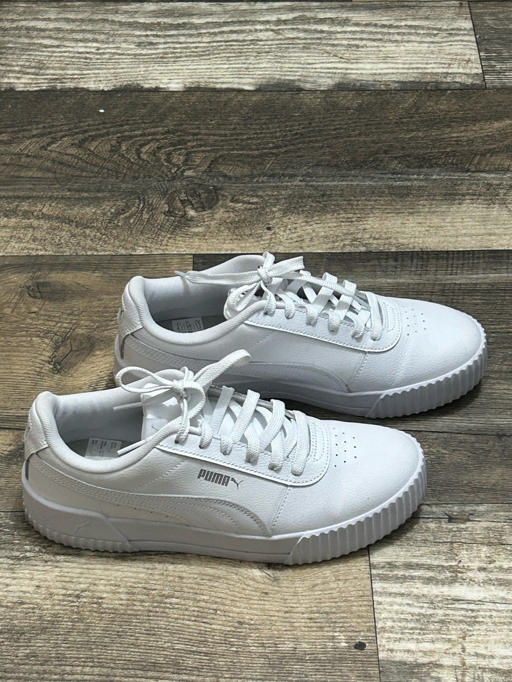 Puma Carina White Size 9.5
Leather Casual Sneakers Women's
Lace Up Shoes